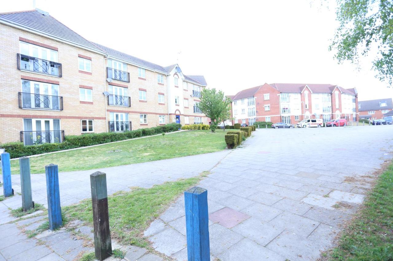 2 Bedroom Apartment Thamesmead  Exterior photo
