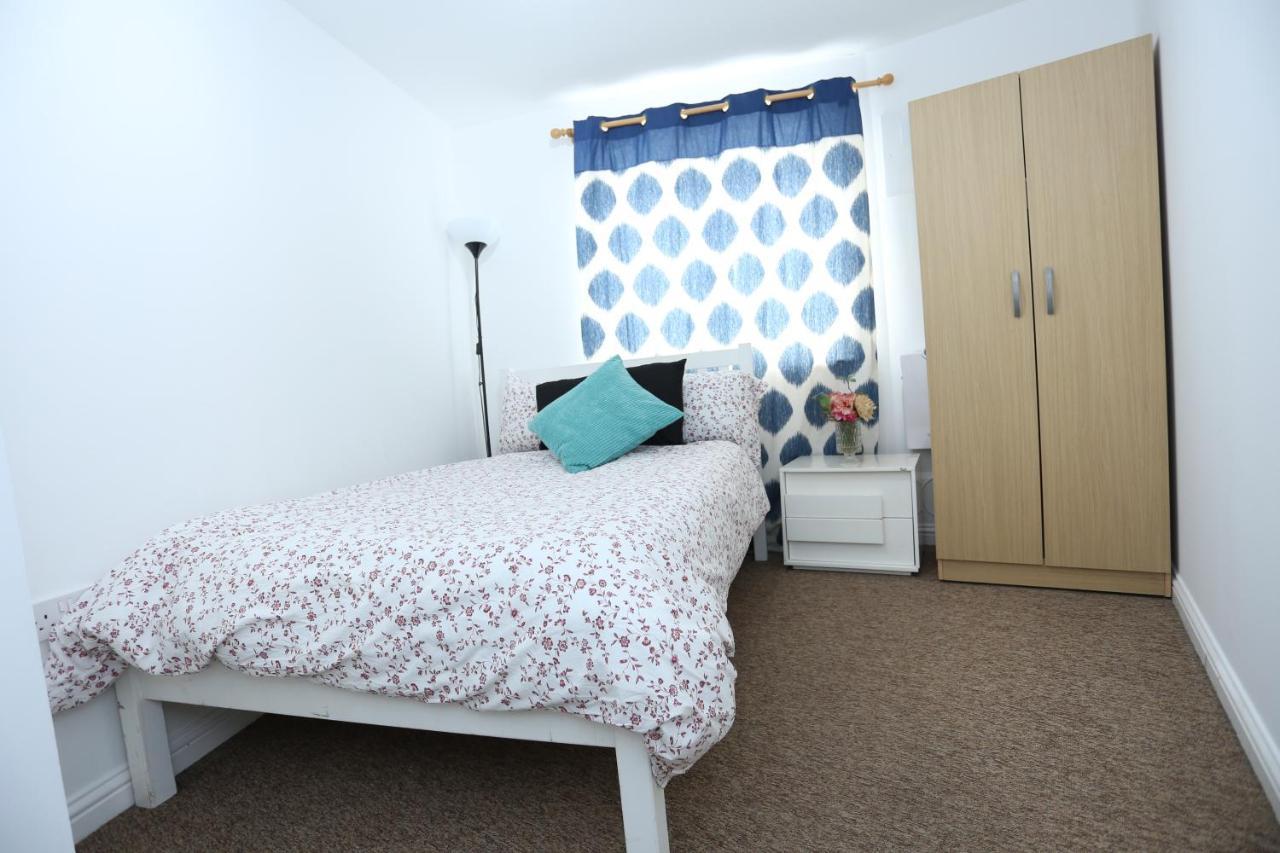 2 Bedroom Apartment Thamesmead  Exterior photo